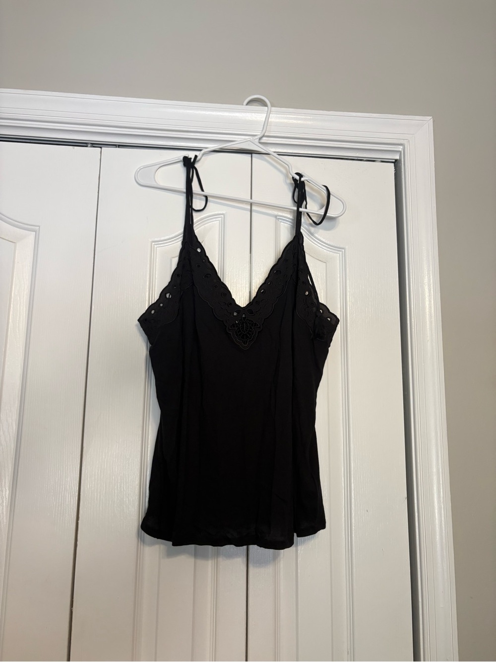 Express Black Lace-Trim Tie-Shoulder Cami Tank